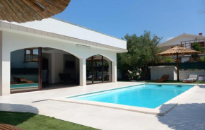 Awesome Home In Vir With Heated Swimming Pool
